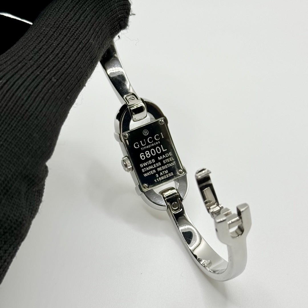 Gucci(グッチ)のGUCCI グッチ 6800L QZ 黒文字盤 バングルウオッチ 0429000 レディースのファッション小物(腕時計)の商品写真