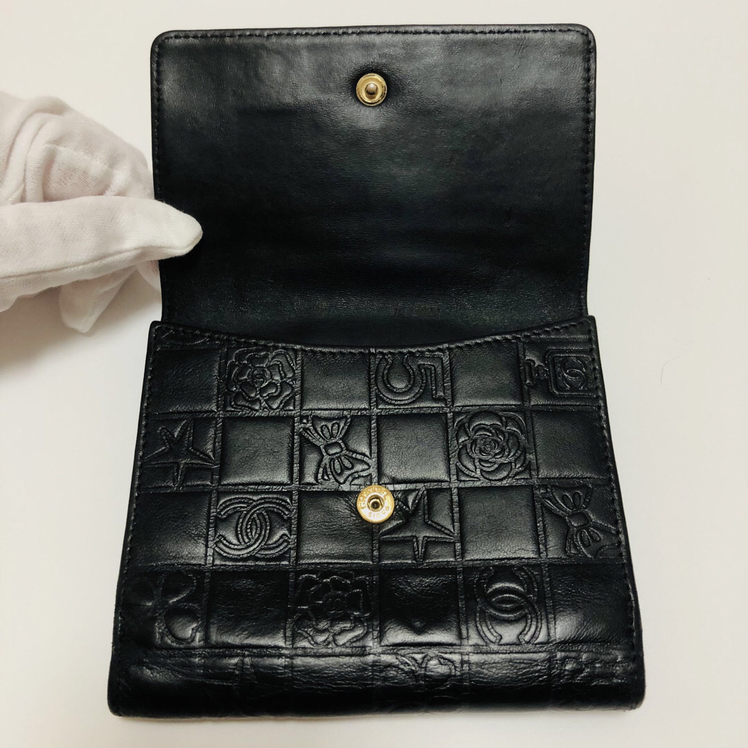 CHANEL(シャネル)の【箱付き】シャネル 二つ折り財布　アイコン Wホックココマーク ブラック レザー レディースのファッション小物(財布)の商品写真