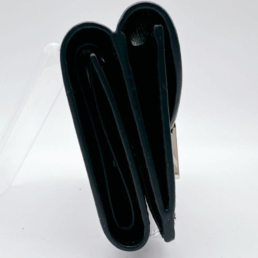 Furla(フルラ)の【未使用級】フルラ レザー  オペラ アーチロゴ コンパクト 三つ折り財布 クロ レディースのファッション小物(財布)の商品写真