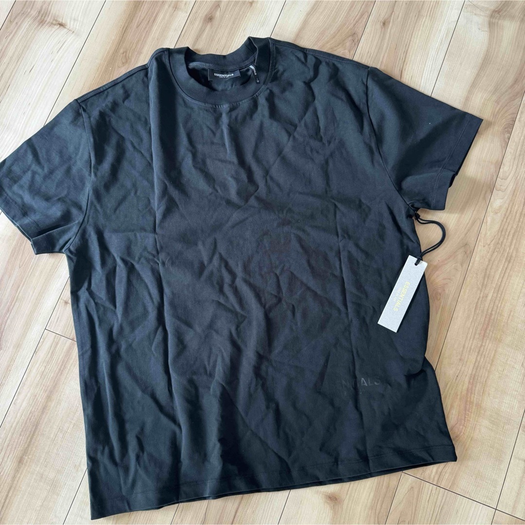 FEAR OF GOD(フィアオブゴッド)の新品FOG エッセンシャルズ　ロゴTシャツ メンズのトップス(Tシャツ/カットソー(半袖/袖なし))の商品写真