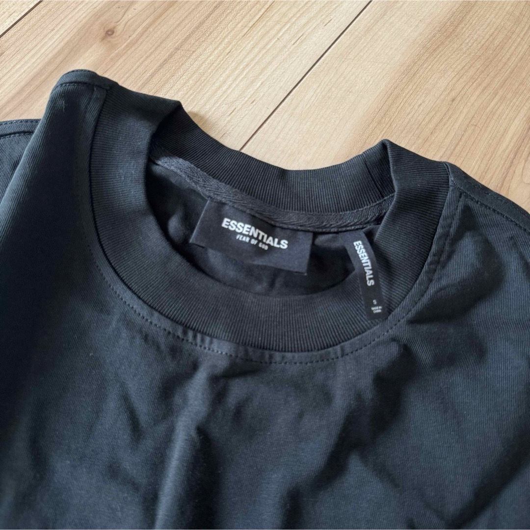 FEAR OF GOD(フィアオブゴッド)の新品FOG エッセンシャルズ　ロゴTシャツ メンズのトップス(Tシャツ/カットソー(半袖/袖なし))の商品写真