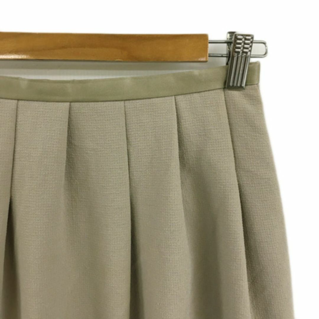 LAUTREAMONT スカート フレア ミニ 無地 タック 38 ベージュ レディースのスカート(ミニスカート)の商品写真