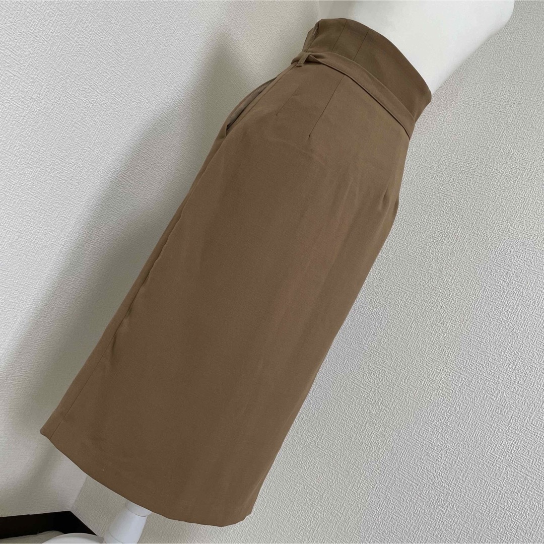 nano・universe(ナノユニバース)の【新品タグ付】nano universeアシメタックベルト付きスカート　ベージュ レディースのスカート(ひざ丈スカート)の商品写真