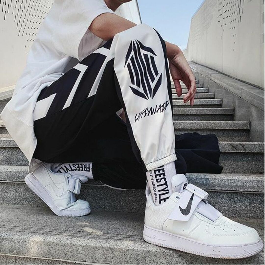 ストリートパンツ ジョガーパンツ 韓国 ストリート メンズ 黒 2XL メンズのパンツ(ワークパンツ/カーゴパンツ)の商品写真