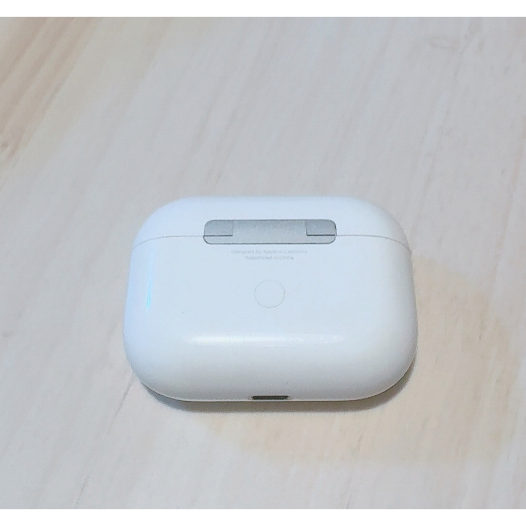 AirPods Pro 中古 本体とLのみ スマホ/家電/カメラのオーディオ機器(ヘッドフォン/イヤフォン)の商品写真