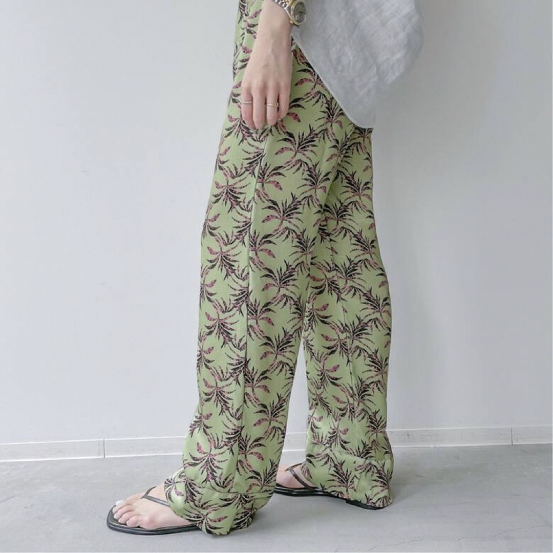 L'Appartement DEUXIEME CLASSE(アパルトモンドゥーズィエムクラス)のL'Appartement センシスタジオ Silk Slouchy Pants レディースのパンツ(カジュアルパンツ)の商品写真