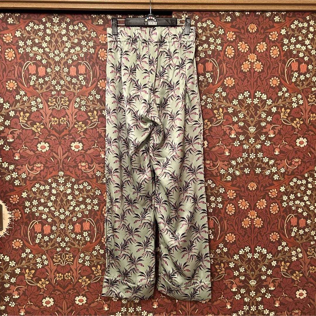 L'Appartement DEUXIEME CLASSE(アパルトモンドゥーズィエムクラス)のL'Appartement センシスタジオ Silk Slouchy Pants レディースのパンツ(カジュアルパンツ)の商品写真