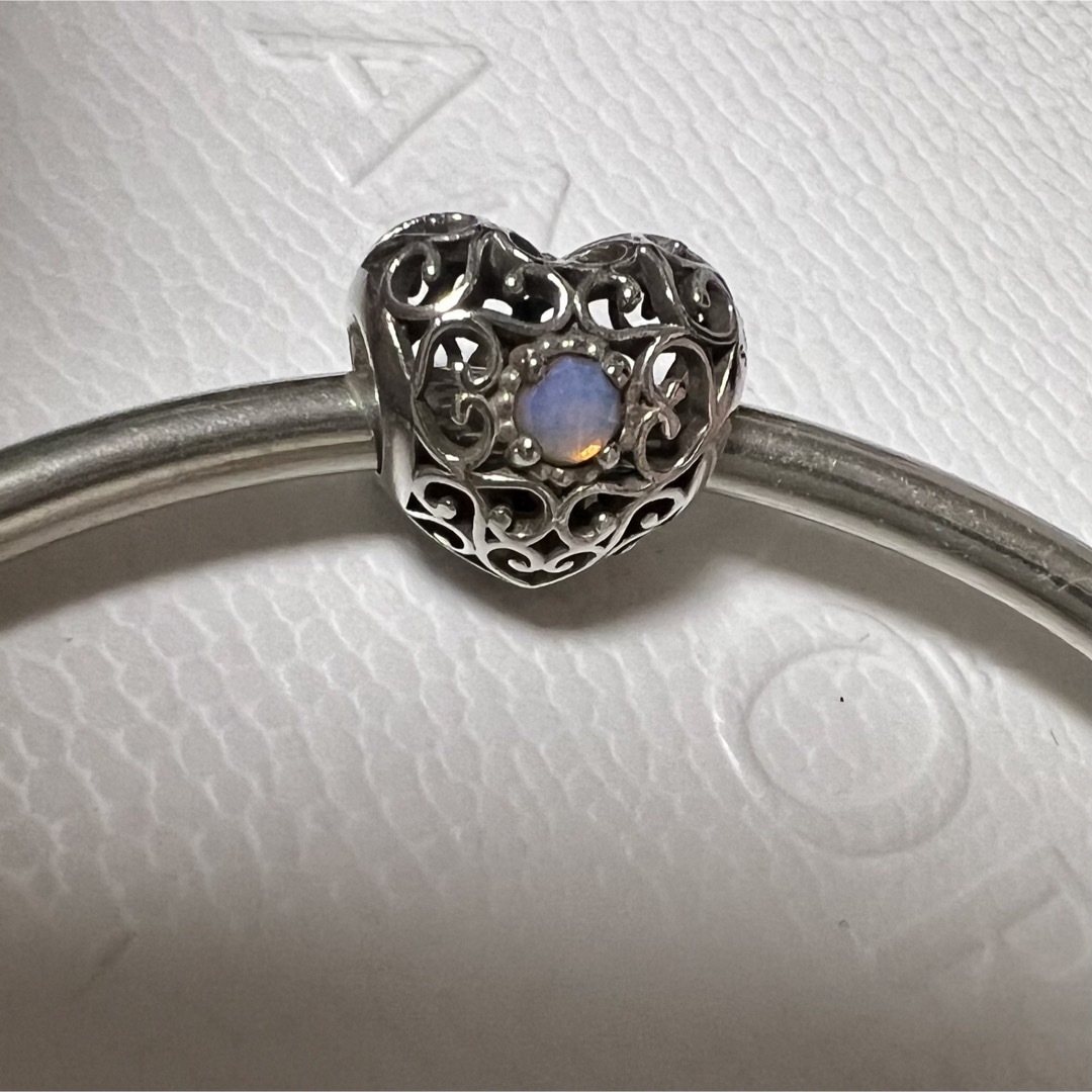 PANDORA(パンドラ)のパンドラOctober Birthstone ハートチャーム レディースのアクセサリー(チャーム)の商品写真