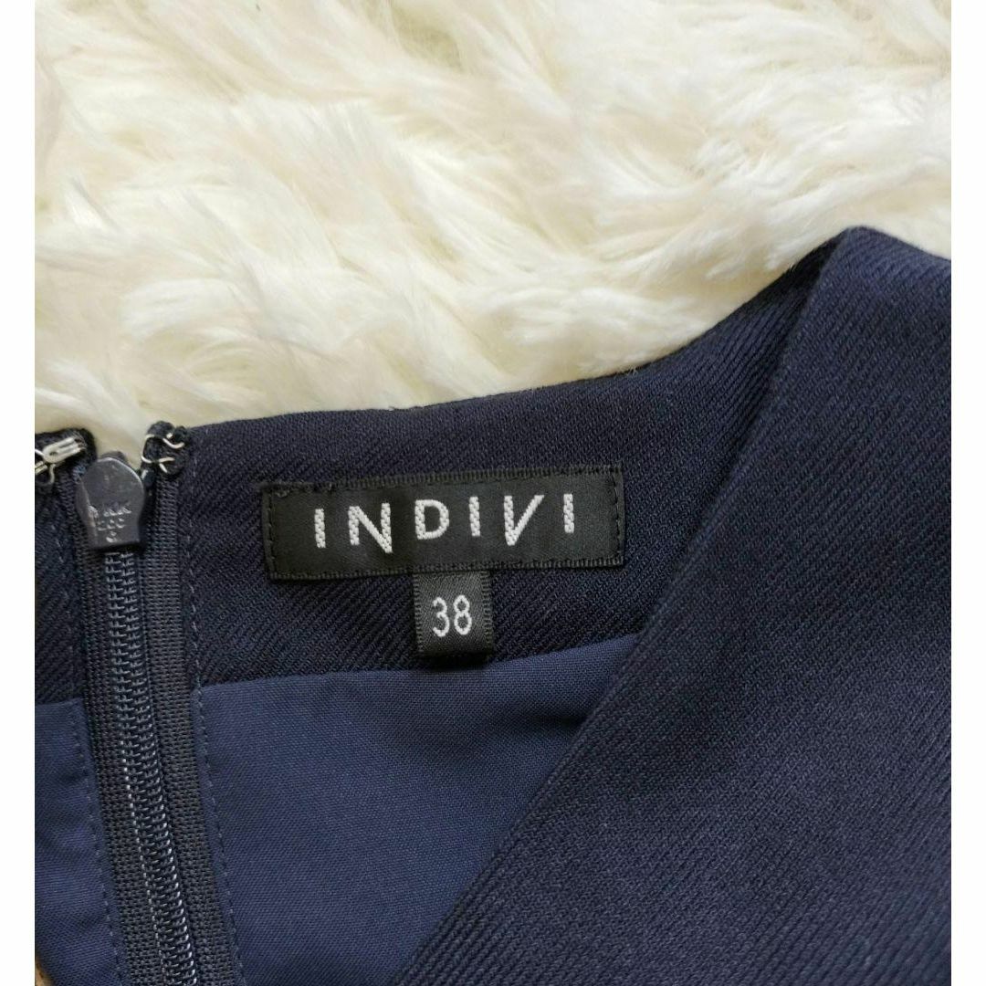 INDIVI(インディヴィ)のINDIVIネイビーVネックワンピース レディースのワンピース(ひざ丈ワンピース)の商品写真