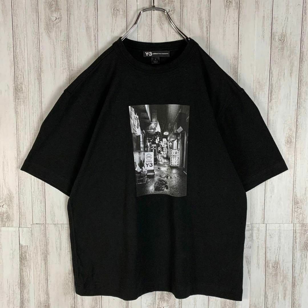 Y-3(ワイスリー)の【超希少モデル】Y-3 ワイスリー センターロゴ 飲屋街 グラフィック Tシャツ メンズのトップス(Tシャツ/カットソー(半袖/袖なし))の商品写真