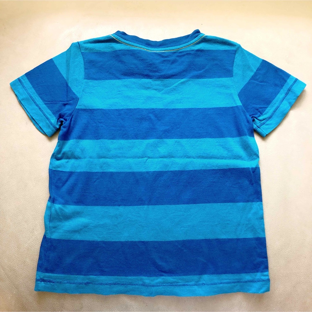 PETIT BATEAU(プチバトー)のプチバトー☆5ans108cm☆サメにマリンブルーのビックボーダーTシャツ キッズ/ベビー/マタニティのキッズ服男の子用(90cm~)(Tシャツ/カットソー)の商品写真