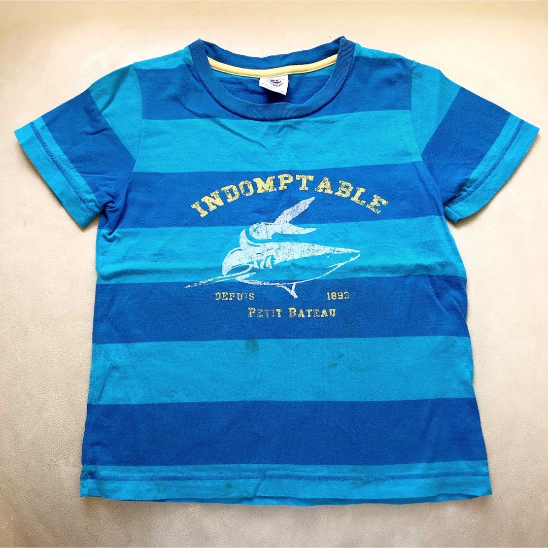 PETIT BATEAU(プチバトー)のプチバトー☆5ans108cm☆サメにマリンブルーのビックボーダーTシャツ キッズ/ベビー/マタニティのキッズ服男の子用(90cm~)(Tシャツ/カットソー)の商品写真