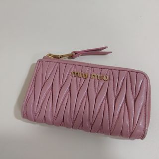 ミュウミュウ(miumiu)のミュウミュウ マテラッセ L字ジップ ミニ財布 コインケース ラムスキン ピンク(財布)