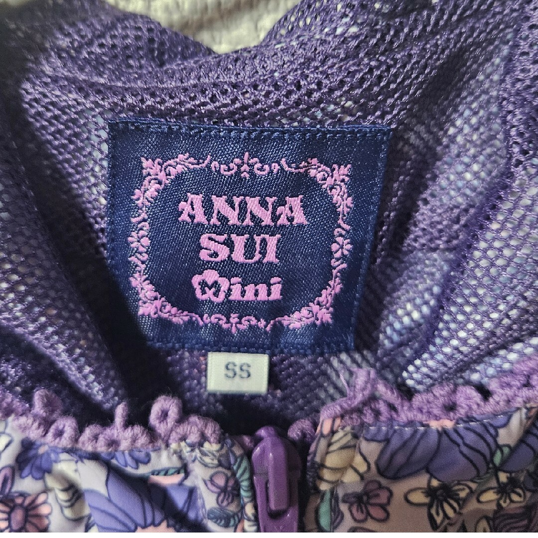 ANNA SUI mini(アナスイミニ)のアナスイ　ミニ　ナイロンパーカー キッズ/ベビー/マタニティのベビー服(~85cm)(ジャケット/コート)の商品写真