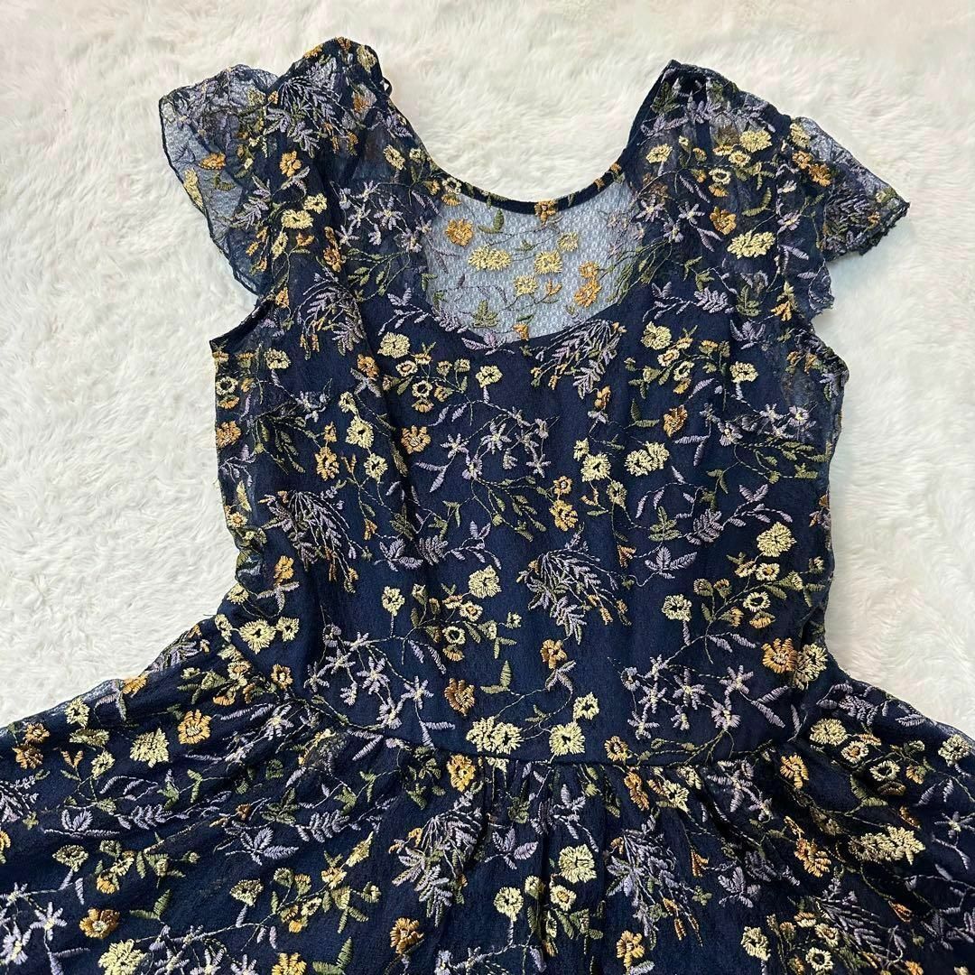 Lily Brown(リリーブラウン)のリリーブラウン✨タグ付新品未使用 花柄刺繍ワンピース　サイズ1(Mサイズ) レディースのワンピース(ロングワンピース/マキシワンピース)の商品写真