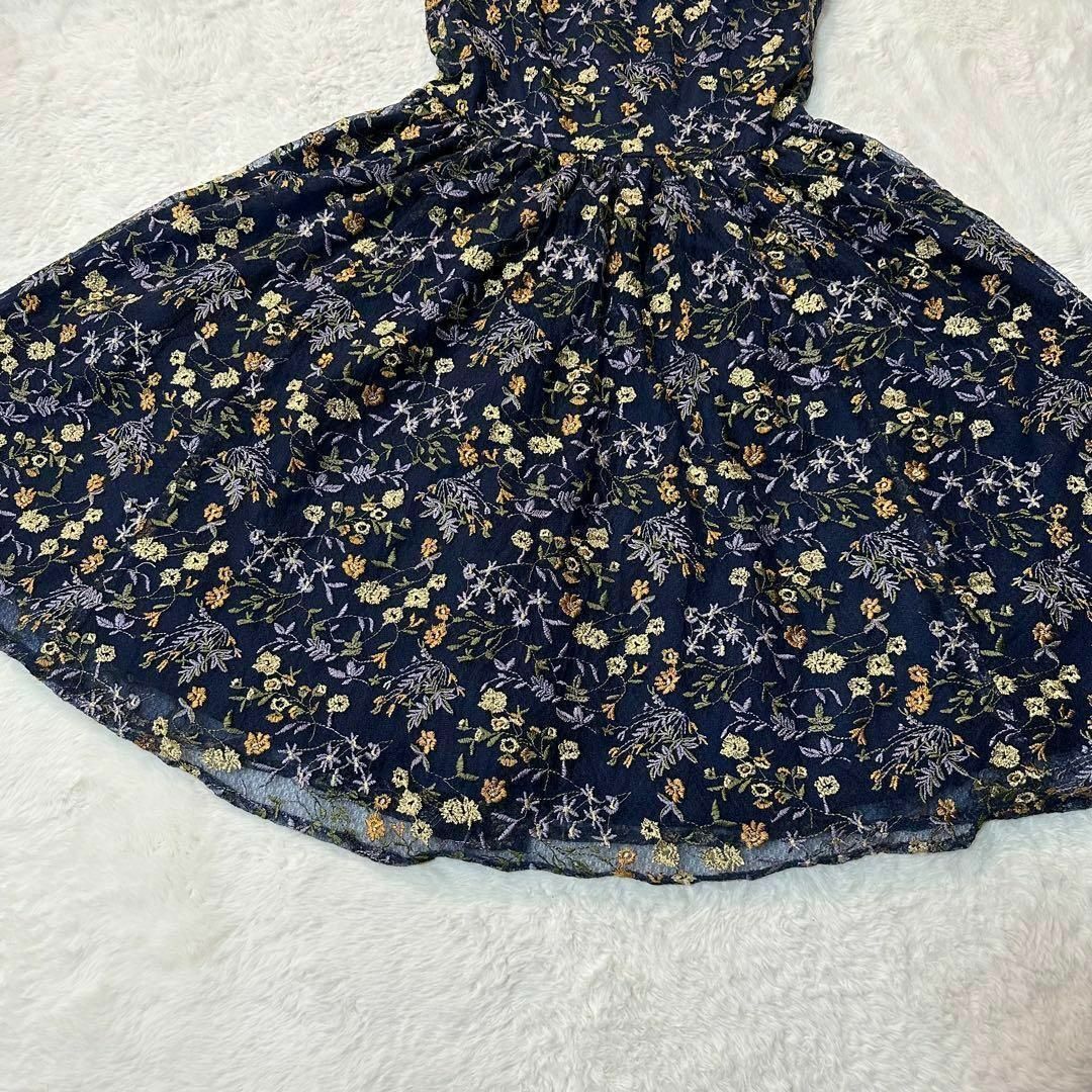 Lily Brown(リリーブラウン)のリリーブラウン✨タグ付新品未使用 花柄刺繍ワンピース　サイズ1(Mサイズ) レディースのワンピース(ロングワンピース/マキシワンピース)の商品写真