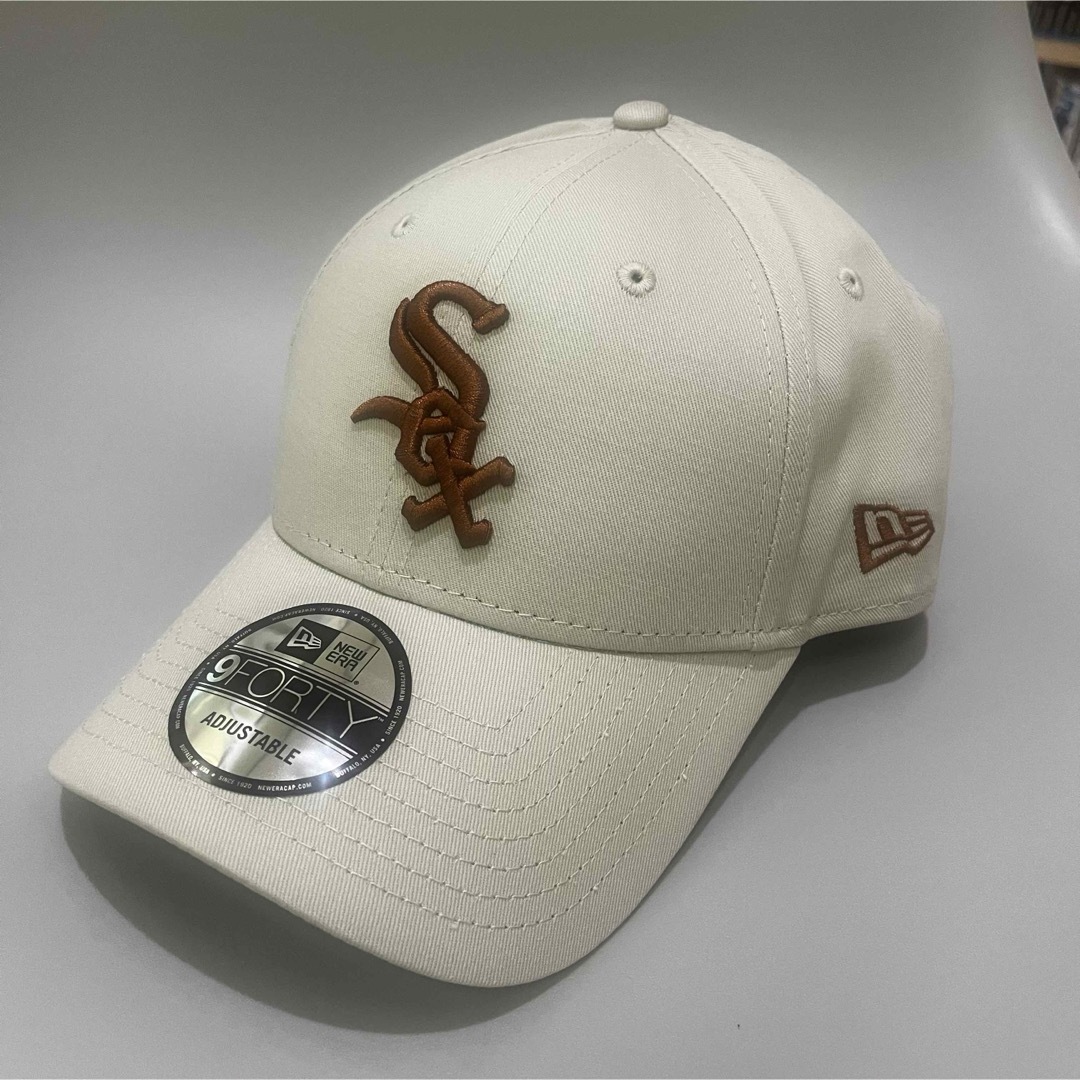 NEW ERA(ニューエラー)の新春入荷　ニューエラ　キャップ　ホワイトソックス　ベージュ×ブラウン メンズの帽子(キャップ)の商品写真