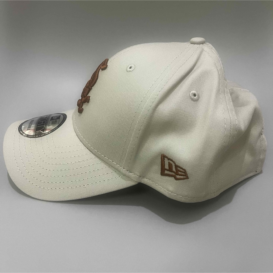 NEW ERA(ニューエラー)の新春入荷　ニューエラ　キャップ　ホワイトソックス　ベージュ×ブラウン メンズの帽子(キャップ)の商品写真