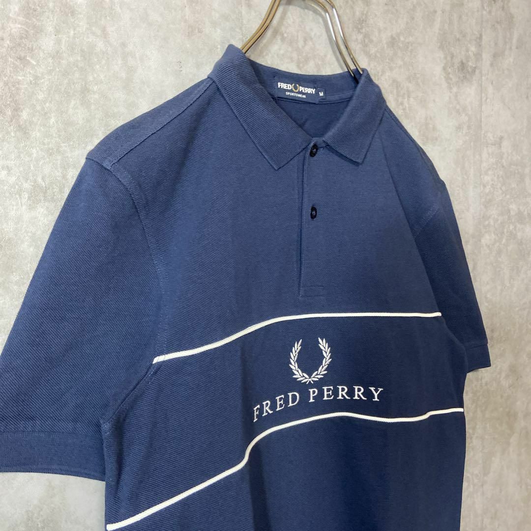 FRED PERRY(フレッドペリー)の【タグ付き、センター刺繍ロゴ】FRED PERRYポロシャツ紺半袖在原みゆ紀 メンズのトップス(ポロシャツ)の商品写真