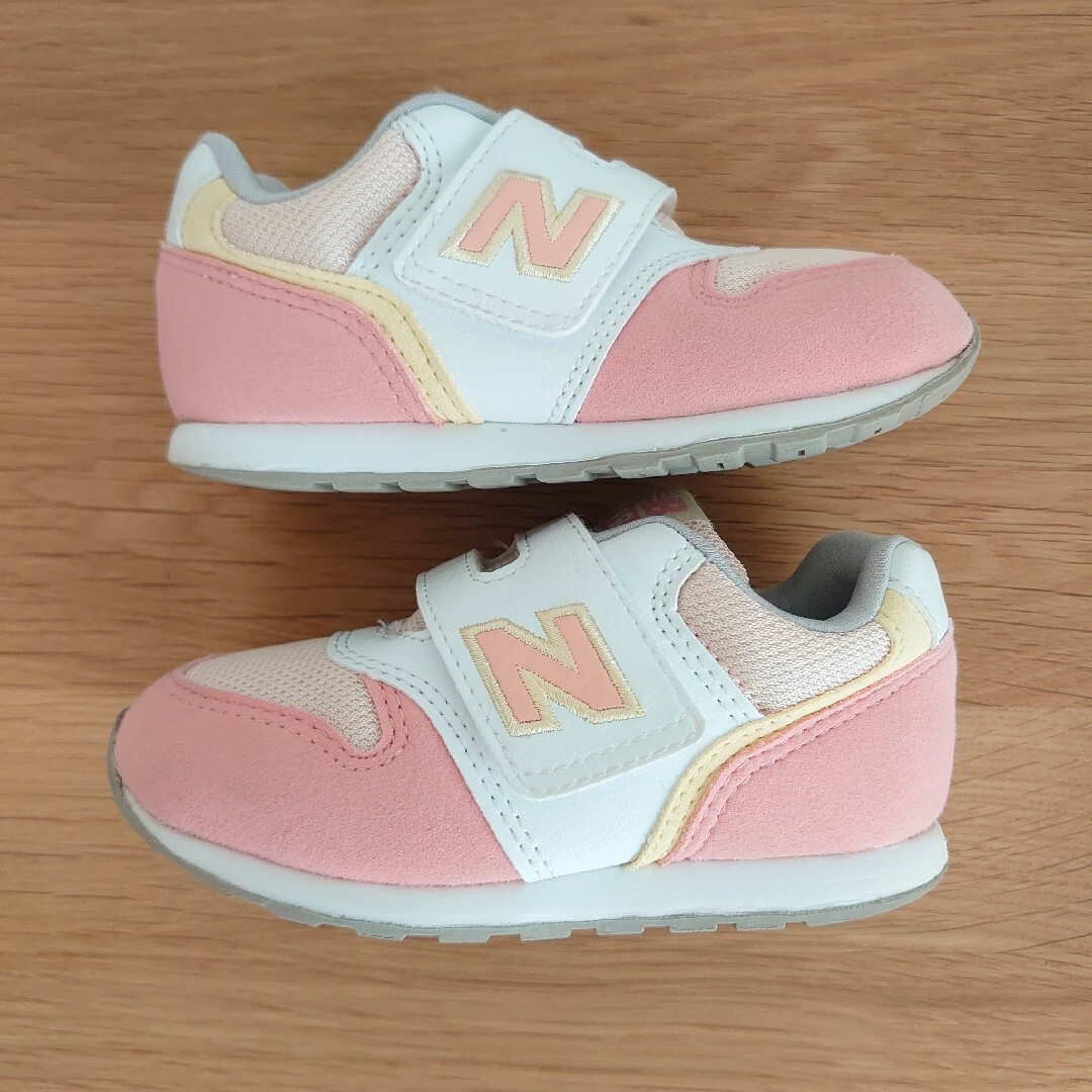 New Balance(ニューバランス)の最終価格 ニューバランス ベビー キッズ スニーカー 996 ピンク 15 キッズ/ベビー/マタニティのキッズ靴/シューズ(15cm~)(スニーカー)の商品写真