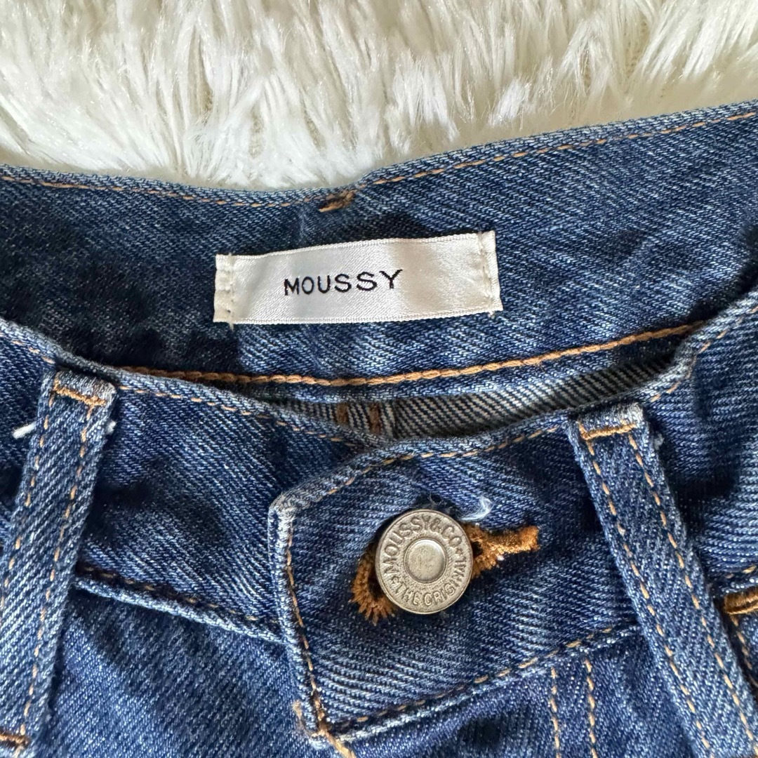 moussy(マウジー)のmoussy デニム　ジーンズ　ハイウェスト　ボタン４個　フレア　美品 レディースのパンツ(デニム/ジーンズ)の商品写真