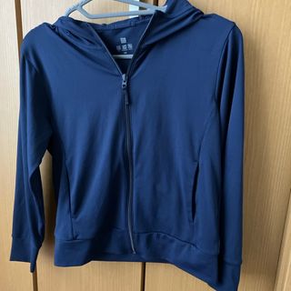 ユニクロ(UNIQLO)のユニクロ　エアリズム　パーカー　140 ネイビー(ジャケット/上着)