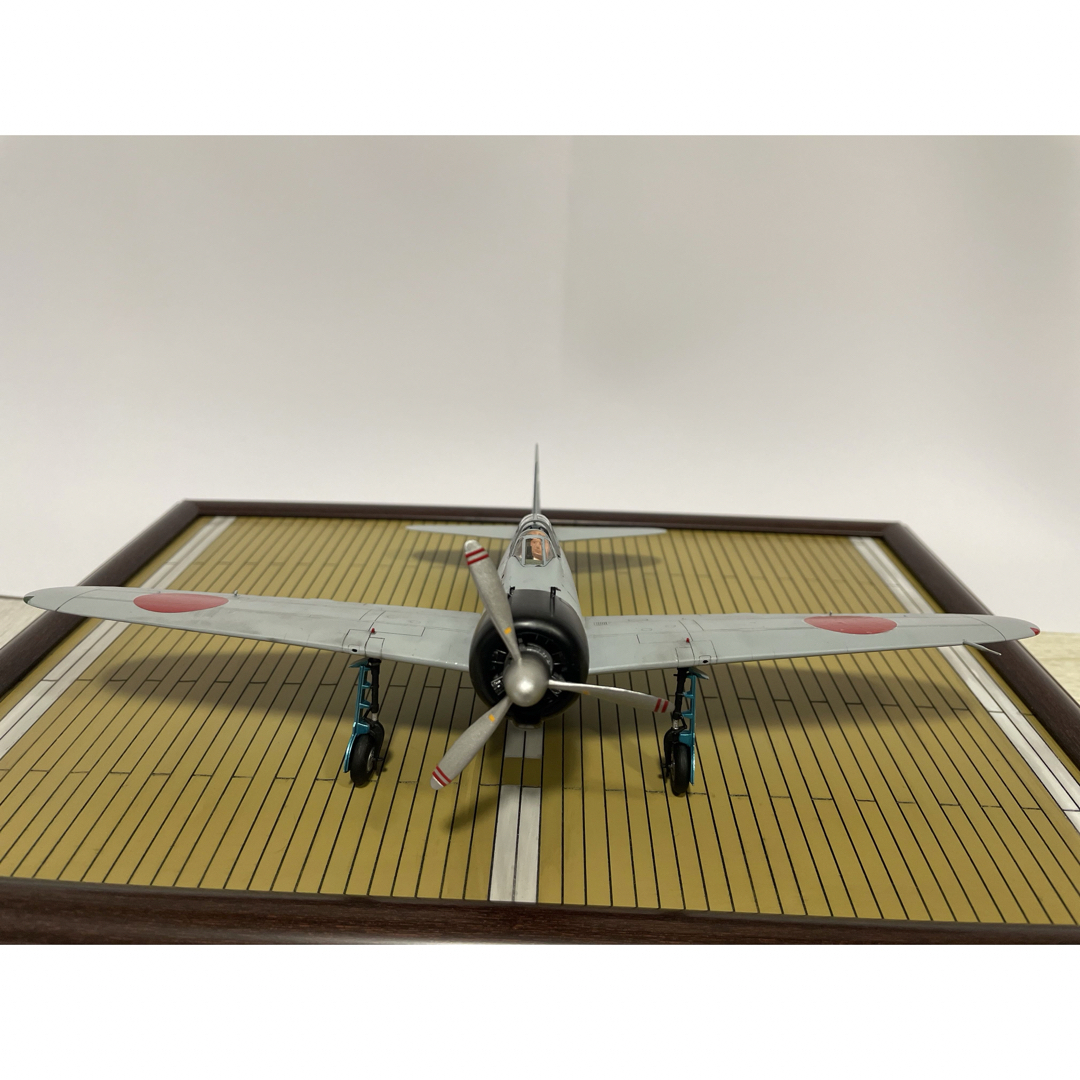 1/48 零戦21型プラモデル完成品(ジオラマ台座付) エンタメ/ホビーのテーブルゲーム/ホビー(模型製作用品)の商品写真