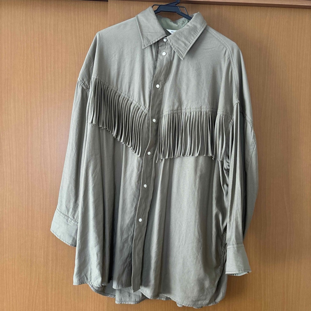 moussy(マウジー)のmoussy FRINGE OVER シャツ レディースのトップス(シャツ/ブラウス(長袖/七分))の商品写真