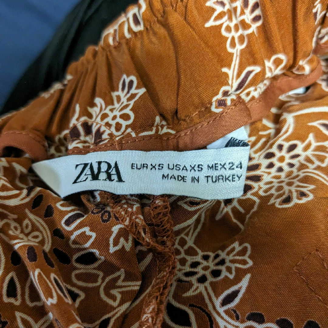 ZARA(ザラ)のZARA✨茶色のインド綿パンツ✨EUROサイズXS レディースのパンツ(サルエルパンツ)の商品写真