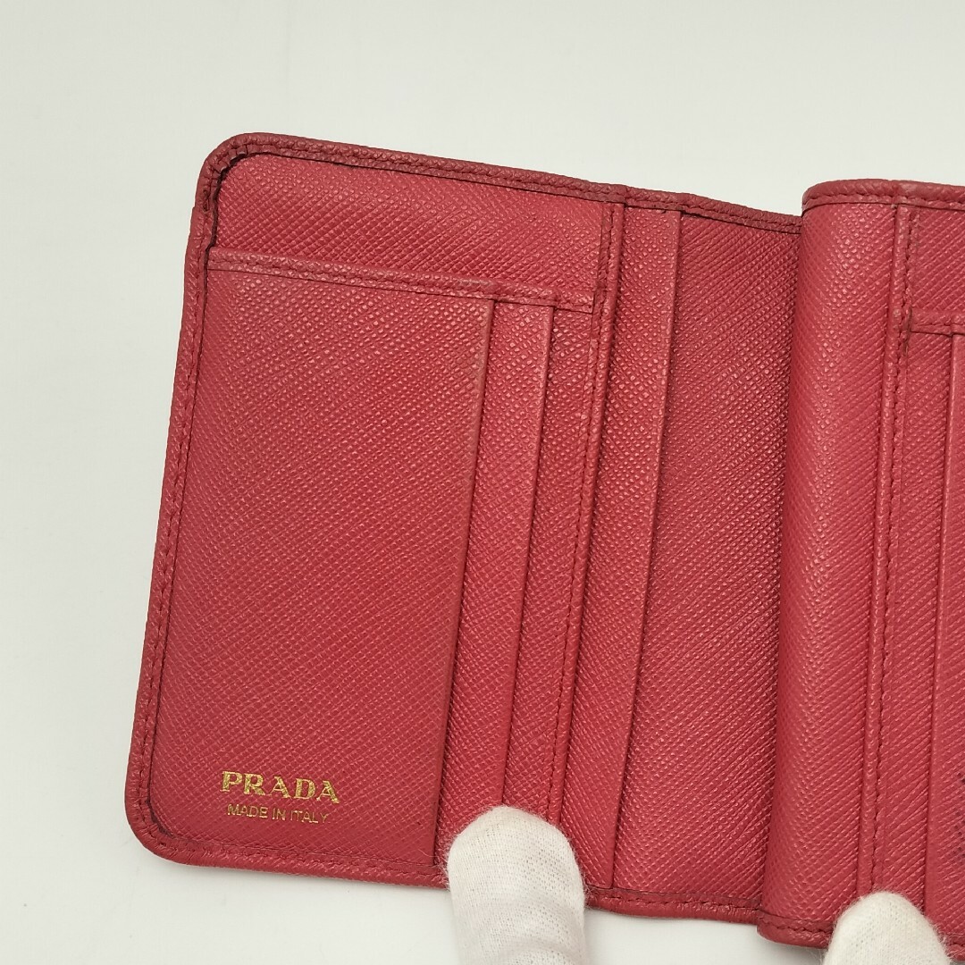 PRADA(プラダ)の極美品✨プラダ　折り財布　サフィアーノ　レザー レディースのファッション小物(財布)の商品写真