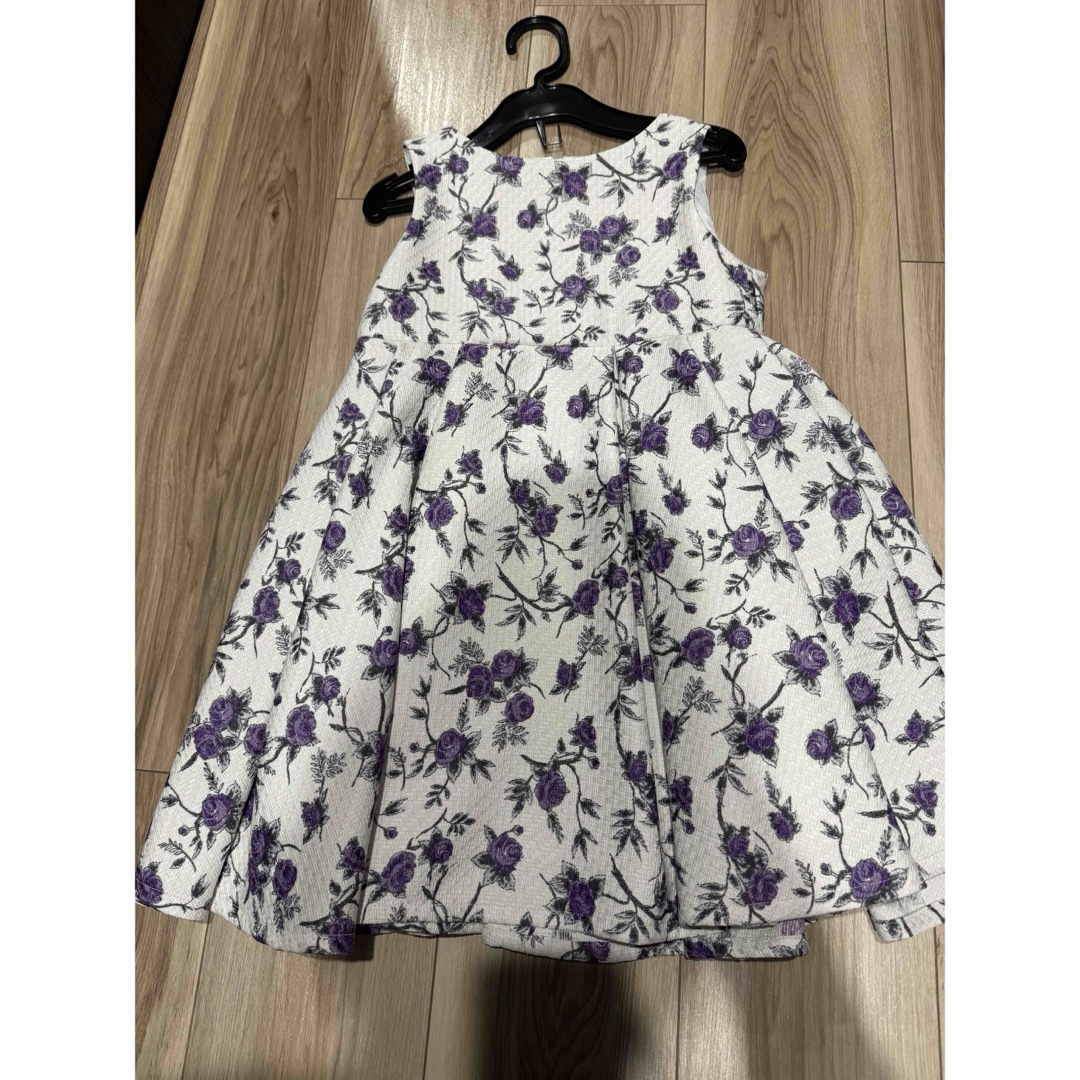 BeBe(ベベ)のBEBE 花柄　ワンピース　ドレス キッズ/ベビー/マタニティのキッズ服女の子用(90cm~)(ワンピース)の商品写真