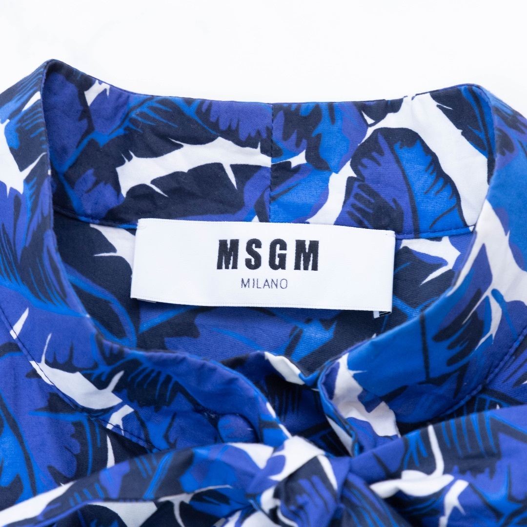 MSGM(エムエスジイエム)の【MSGM】ノースリーブワンピース　ボウタイ　リーフ柄　イタリア製 レディースのワンピース(ひざ丈ワンピース)の商品写真