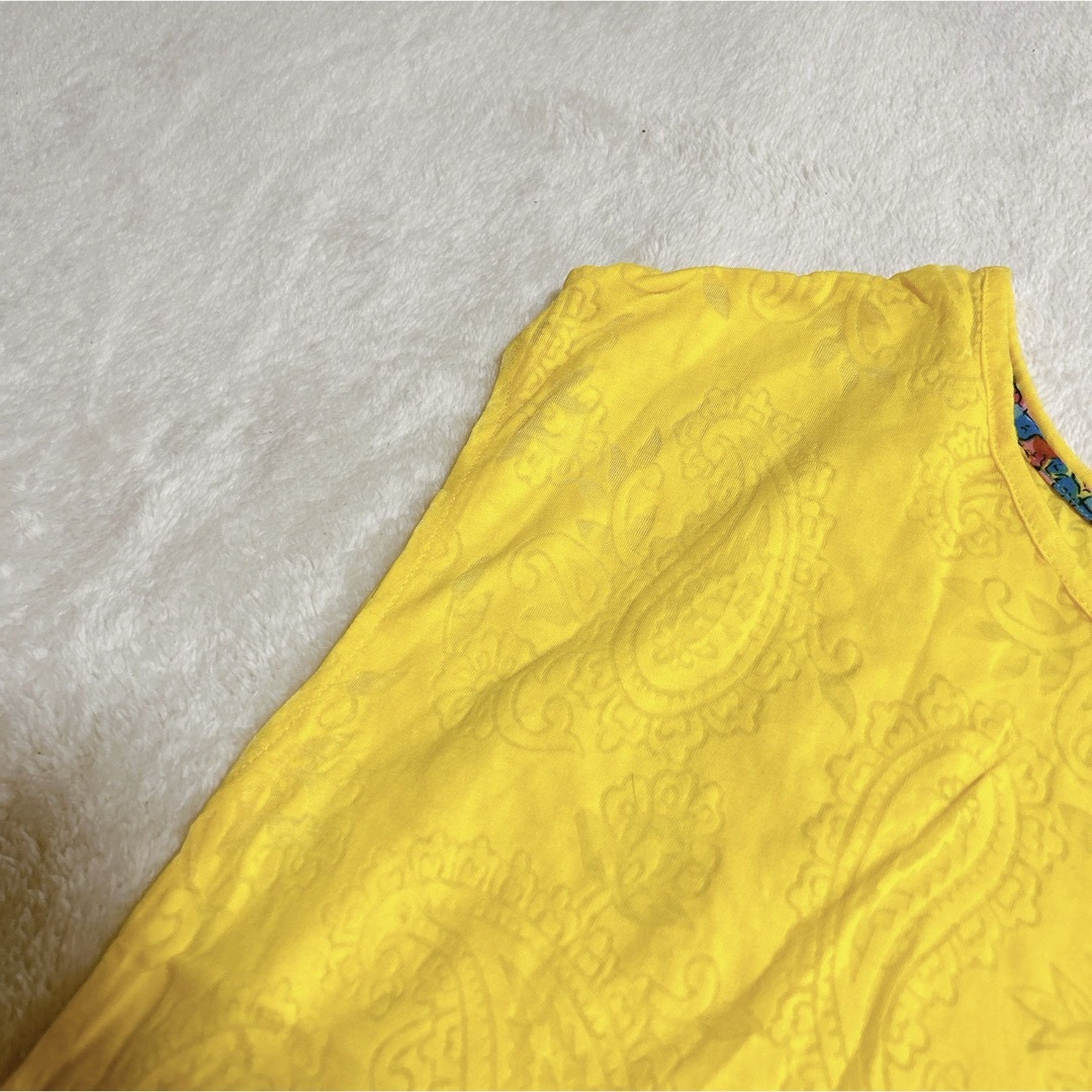 titicaca(チチカカ)のチチカカ 袖なしカットソーイエロー 薄手 透かし柄 ボタニカル柄  フリーサイズ レディースのトップス(Tシャツ(半袖/袖なし))の商品写真