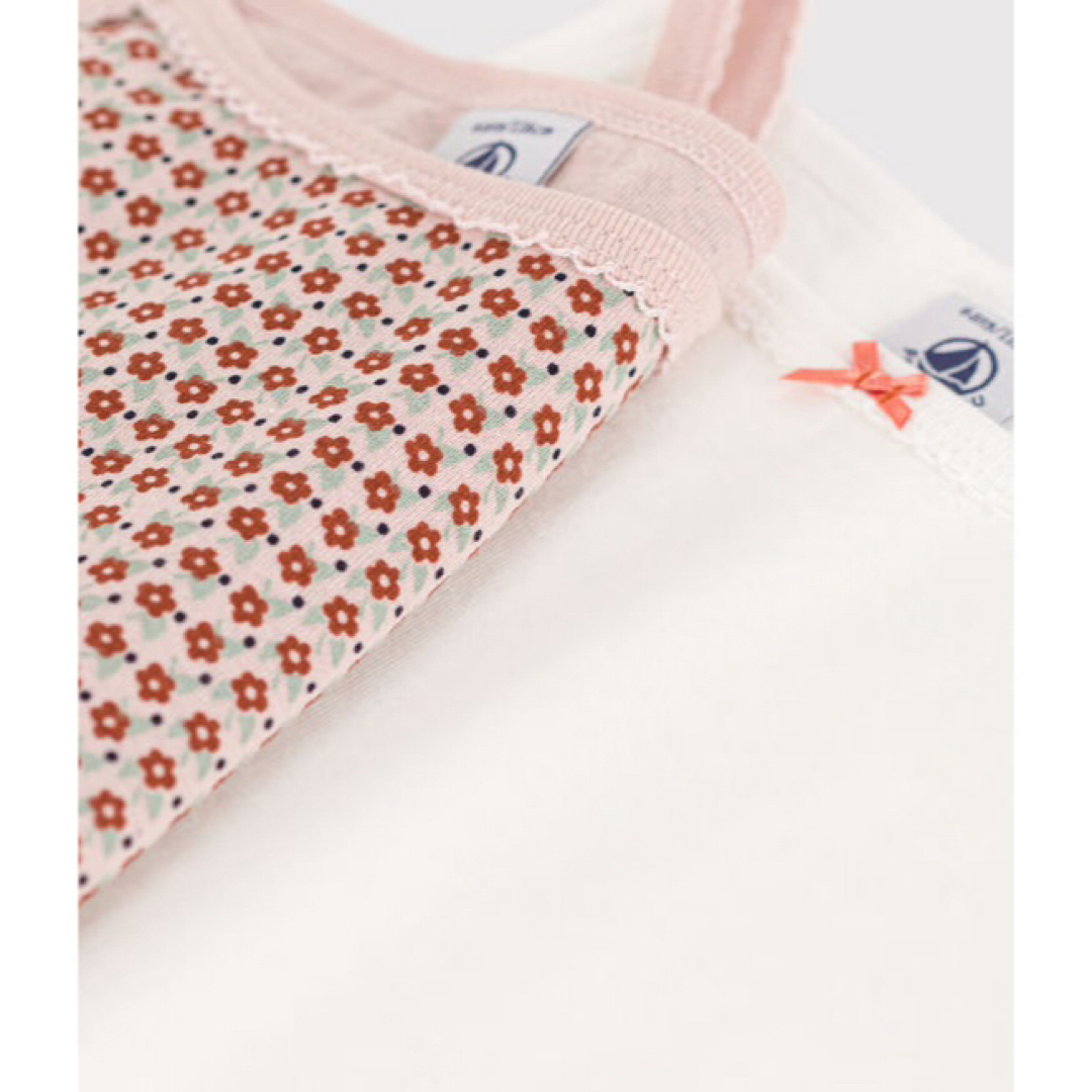 PETIT BATEAU(プチバトー)の新品未使用  プチバトー  10a キャミソール2枚組  赤茶花柄 キッズ/ベビー/マタニティのキッズ服女の子用(90cm~)(下着)の商品写真