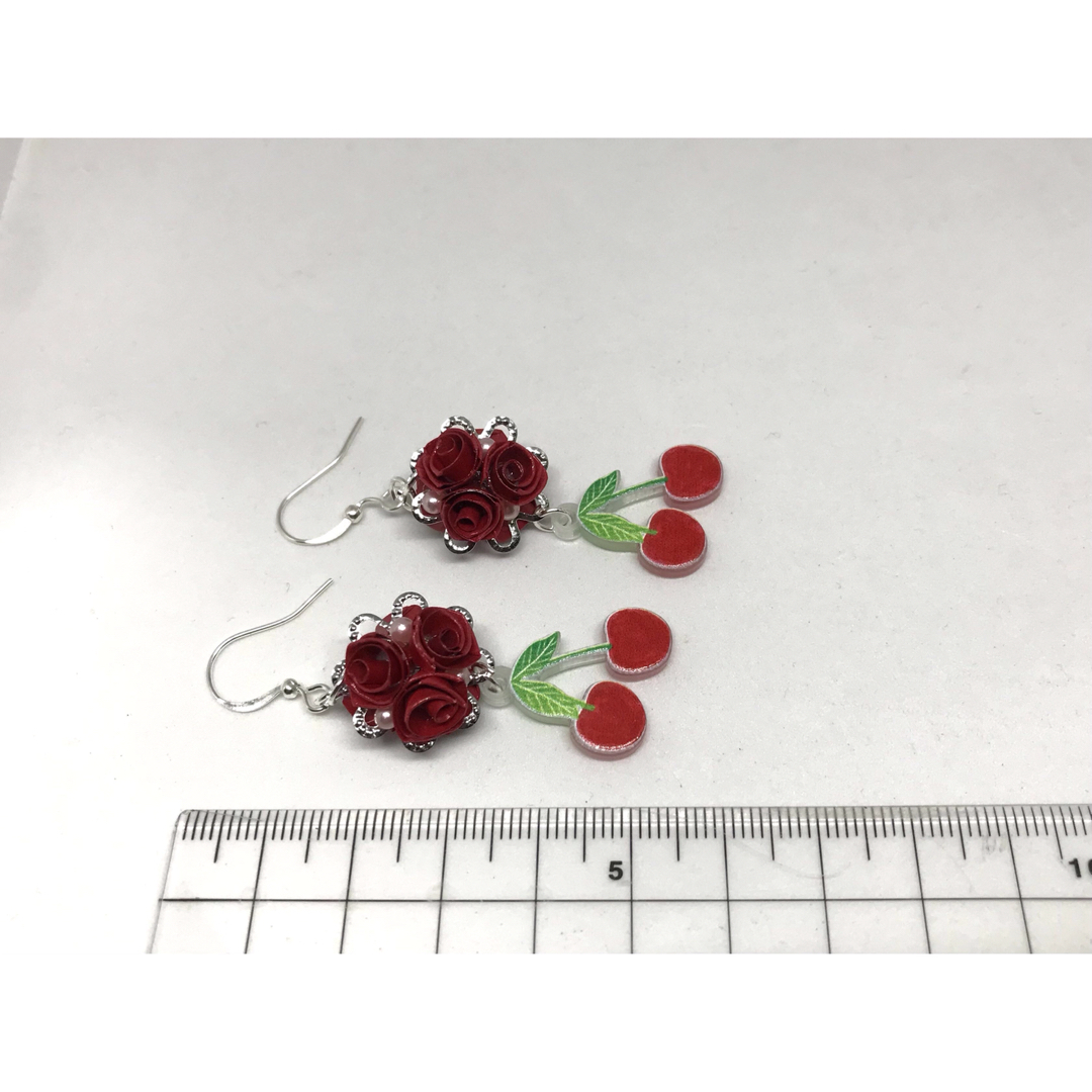 紅薔薇のピアス☆チェリー♪ロザフィ ハンドメイドのアクセサリー(ピアス)の商品写真