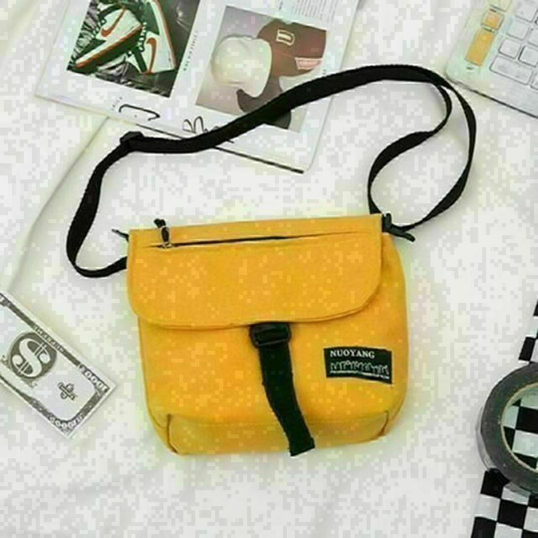 黄色 ショルダーバッグ 肩がけ 斜めがけ バッグ レディースのバッグ(ショルダーバッグ)の商品写真