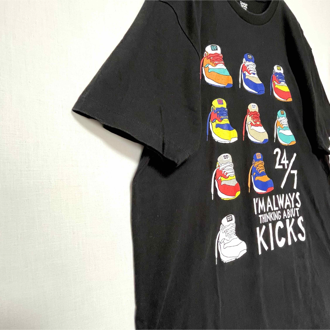 Design Tshirts Store graniph(グラニフ)のグラニフ 半袖 Tシャツ Lサイズ プリント 靴 オシャレ ブラック黒 カラフル メンズのトップス(Tシャツ/カットソー(半袖/袖なし))の商品写真