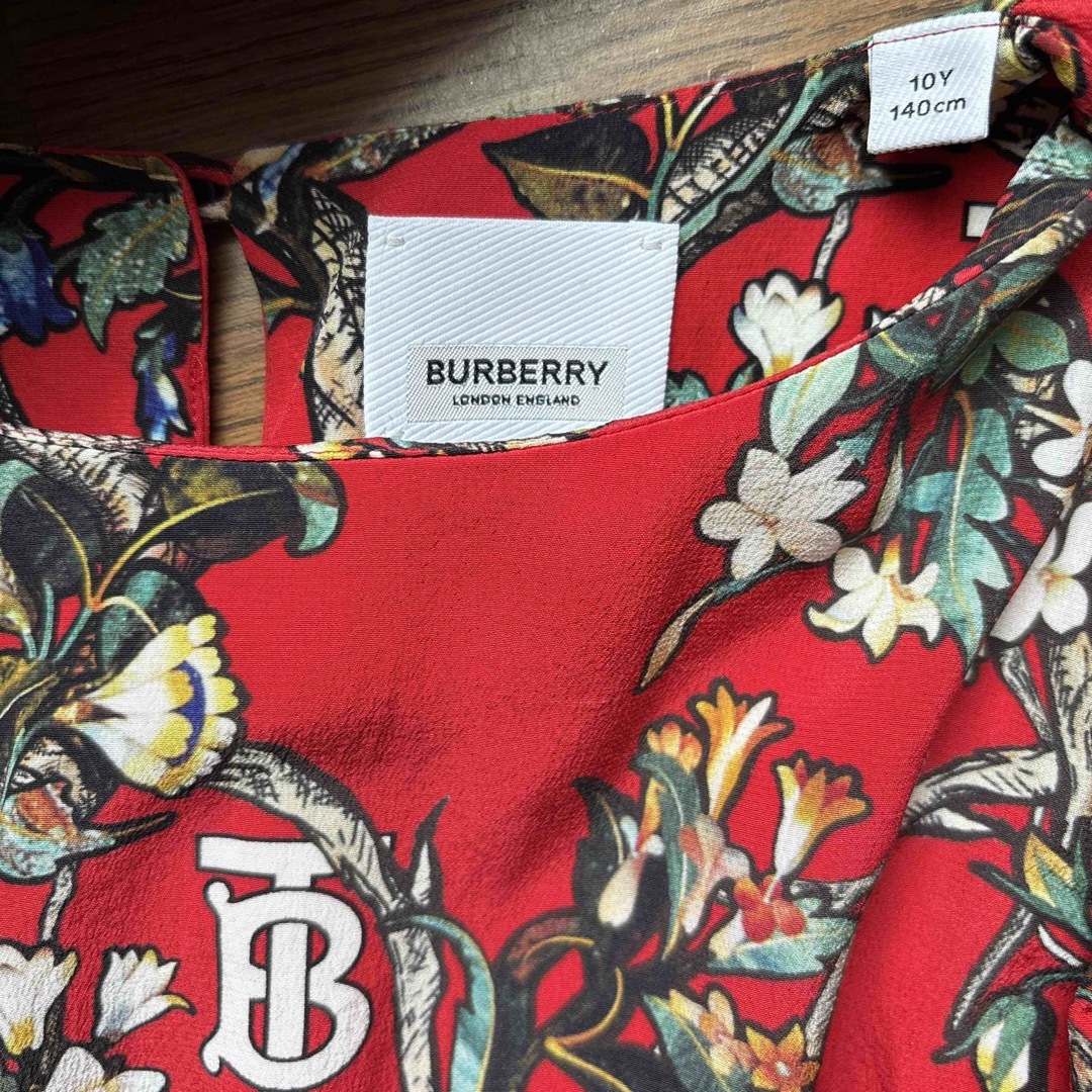 BURBERRY(バーバリー)のバーバリー　チルドレン　限定品140 ワンピース　ドレス　TBロゴ　現行 キッズ/ベビー/マタニティのキッズ服女の子用(90cm~)(ワンピース)の商品写真