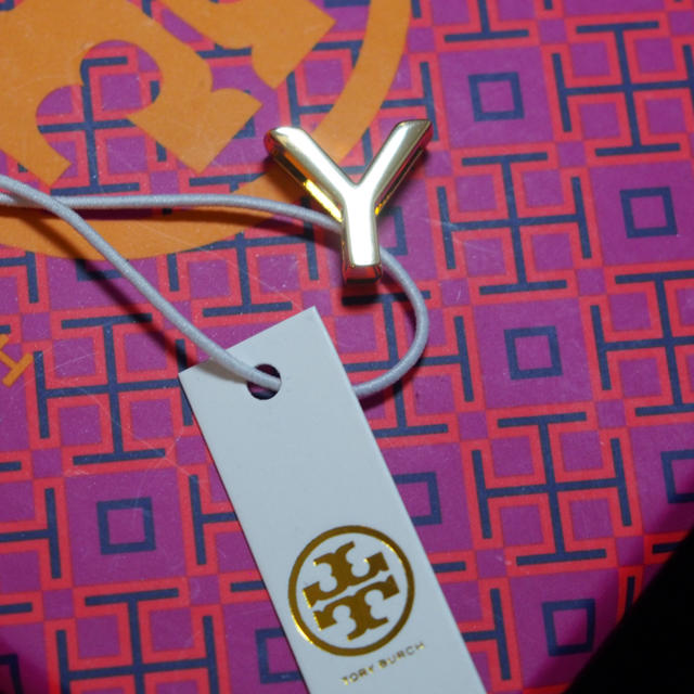 Tory Burch(トリーバーチ)の【新品未使用】トリーバーチ のアルファベットのYチャーム レディースのアクセサリー(ネックレス)の商品写真