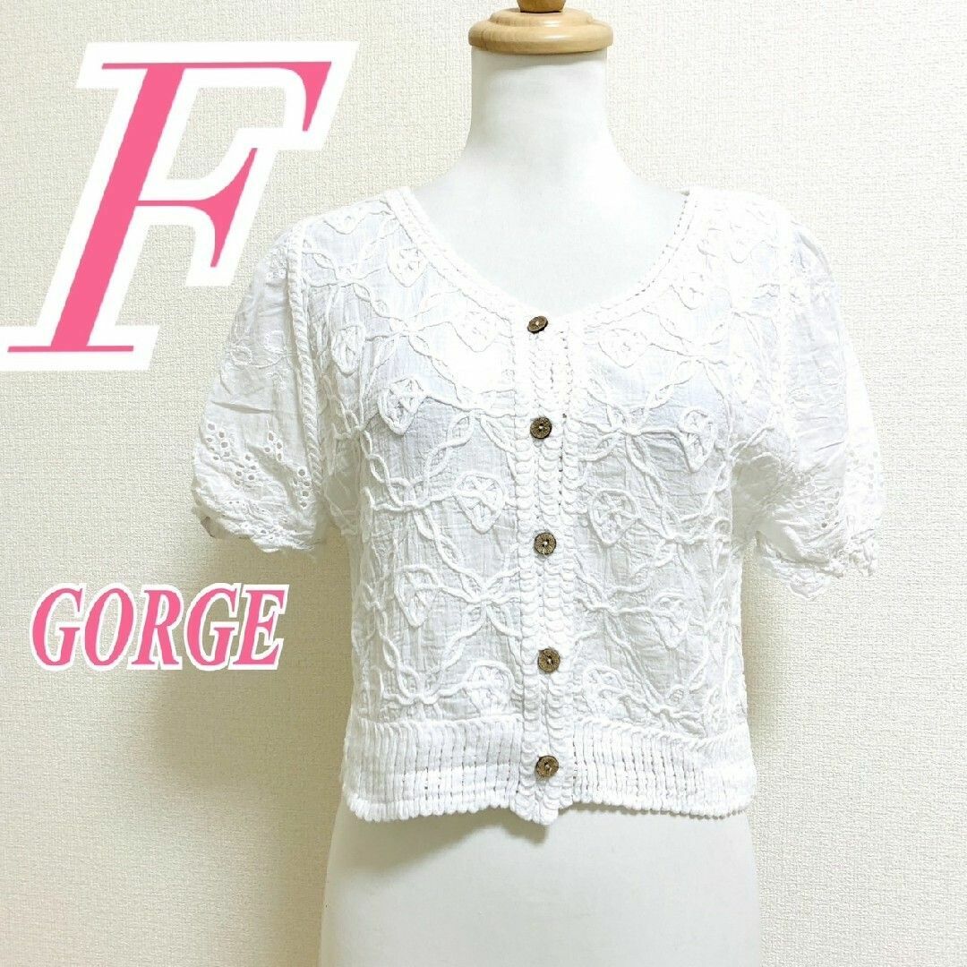 GORGE(ゴージ)のゴージ　半袖ブラウス　F　ホワイト　総柄　きれいめ　綿　ポリ レディースのトップス(シャツ/ブラウス(半袖/袖なし))の商品写真