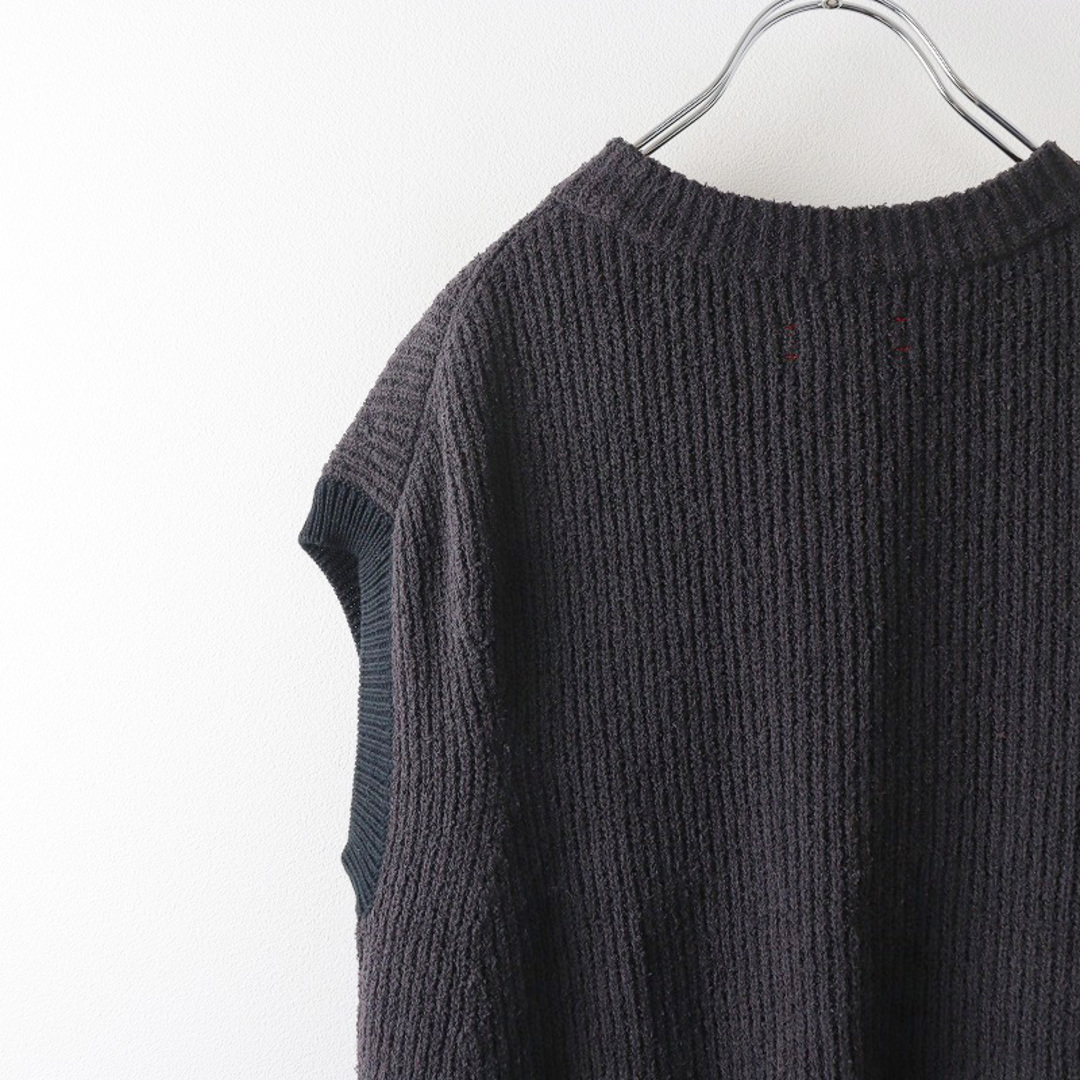 アンフィル unfil cotton boucle ribbed-knit sweater リブ編みニットベスト 1/チャコール トップス【2400013849166】 レディースのトップス(ベスト/ジレ)の商品写真