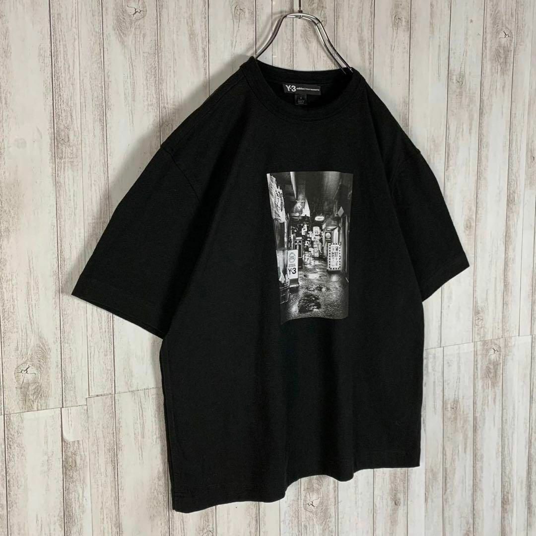 Y-3(ワイスリー)の【超希少モデル】Y-3 ワイスリー センターロゴ 飲屋街 グラフィック Tシャツ メンズのトップス(Tシャツ/カットソー(半袖/袖なし))の商品写真