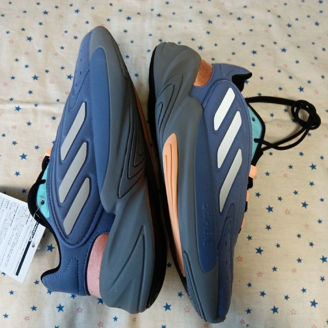 adidas(アディダス)のアディダス adidas スニーカー OZELIA(22.0) レディースの靴/シューズ(スニーカー)の商品写真