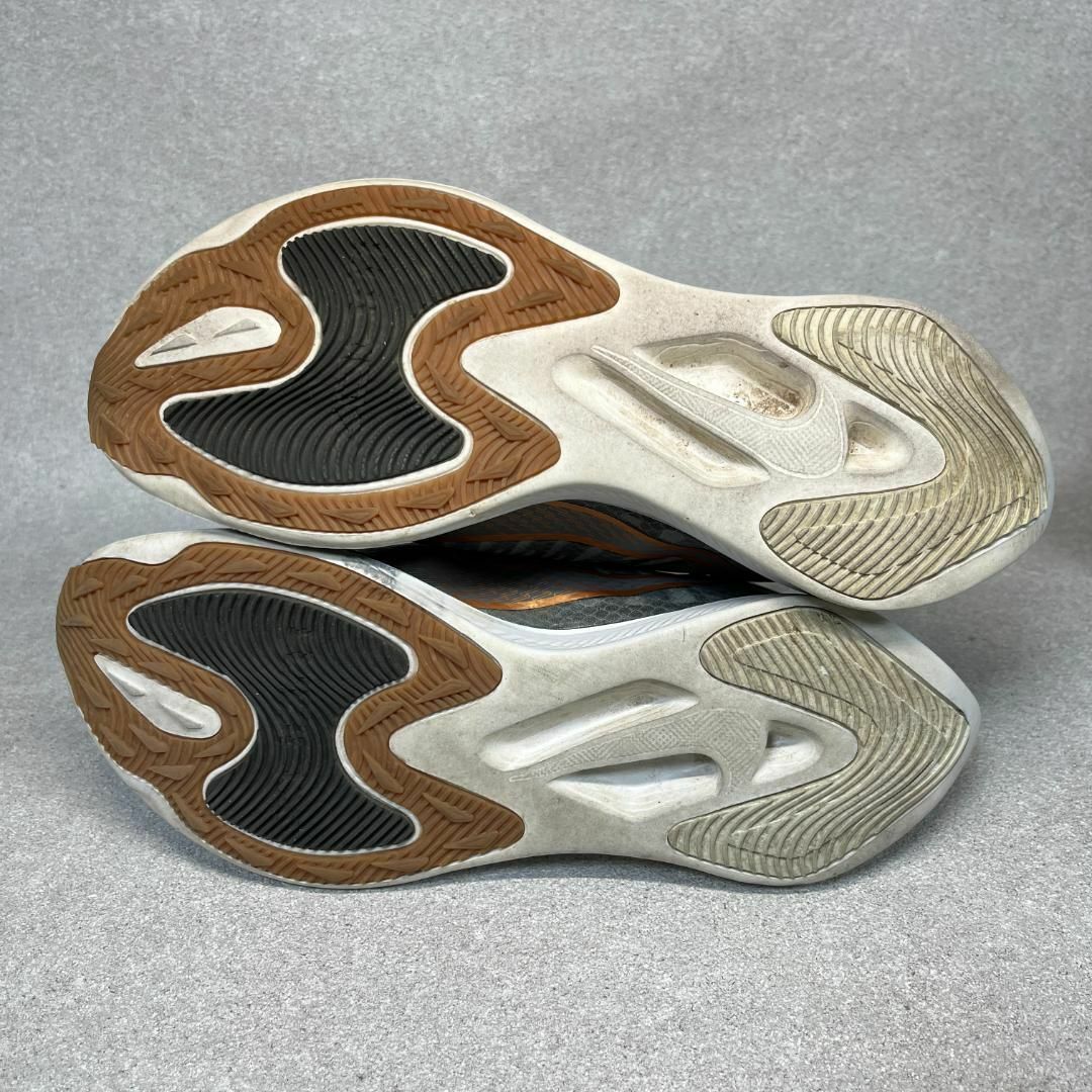 NIKE(ナイキ)のナイキ 27cm ズームグラビティ×グレー×メタリックコッパー×フォトン メンズの靴/シューズ(スニーカー)の商品写真