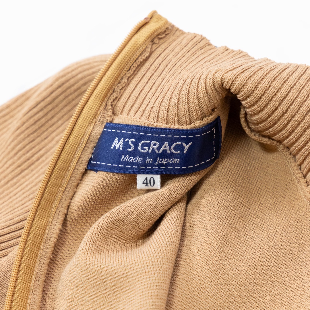 M'S GRACY(エムズグレイシー)の【M'S GRACY】エムズグレイシー　ニットワンピース　フリル　ビジュー レディースのワンピース(ひざ丈ワンピース)の商品写真