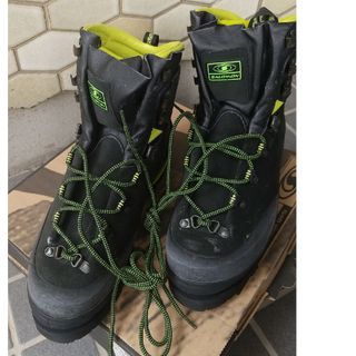 サロモン(SALOMON)のサロモン冬山登山靴 SM9 GUIDE THERMIC(その他)