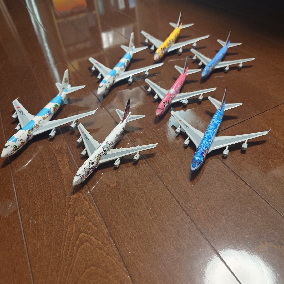 JAL ドリームエクスプレス号他　ディズニーコラボ飛行機模型7機体セット エンタメ/ホビーのテーブルゲーム/ホビー(模型製作用品)の商品写真