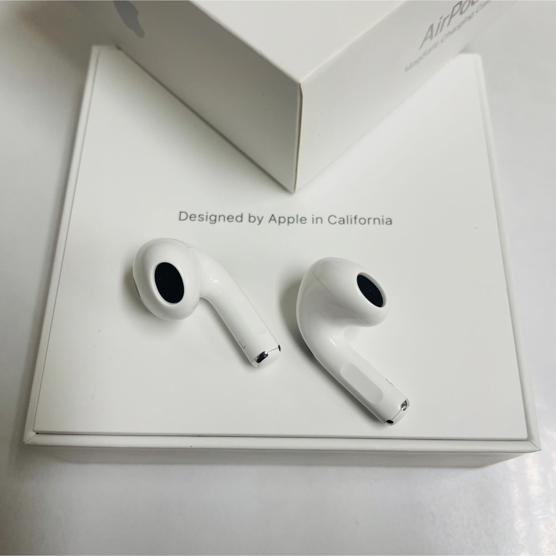 Apple(アップル)のエアーポッズ AirPods 第3世代国内正規品　両耳のみ スマホ/家電/カメラのオーディオ機器(ヘッドフォン/イヤフォン)の商品写真