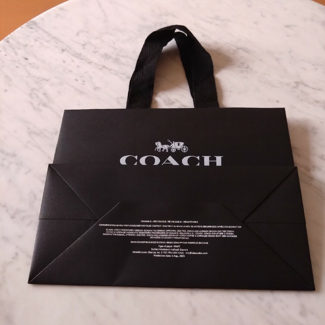 COACH(コーチ)のＭ＆Ｎ様専用　紙袋　COACH　茶色3枚 黒2枚 レディースのバッグ(ショップ袋)の商品写真