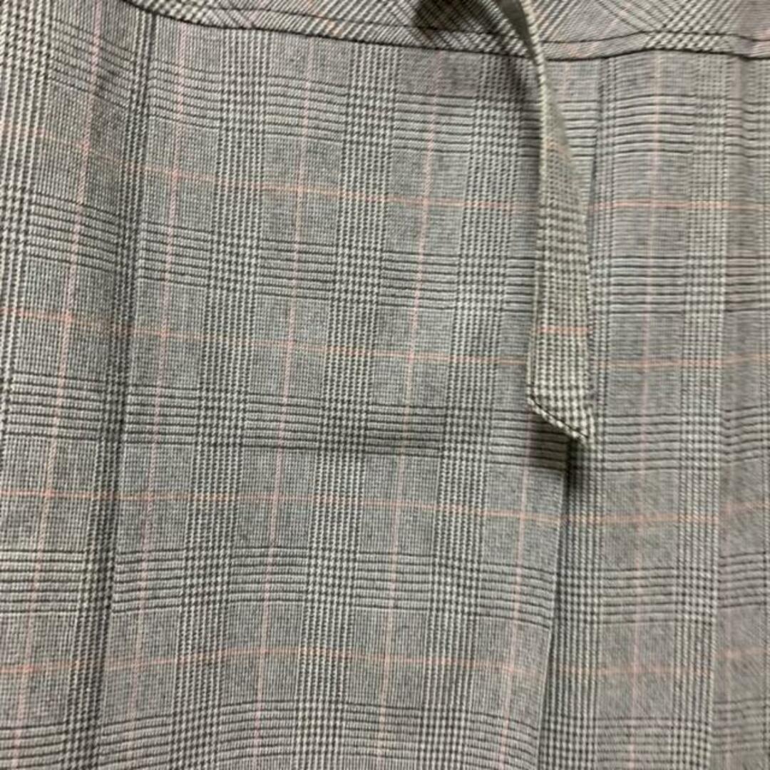 BURBERRY BLUE LABEL(バーバリーブルーレーベル)のBurberry Blue Label(バーバリーブルーレーベル) ミニスカート サイズ38 M レディース美品  - グレー×ダークグレー×ピンク チェック柄/プリーツ レディースのスカート(ミニスカート)の商品写真